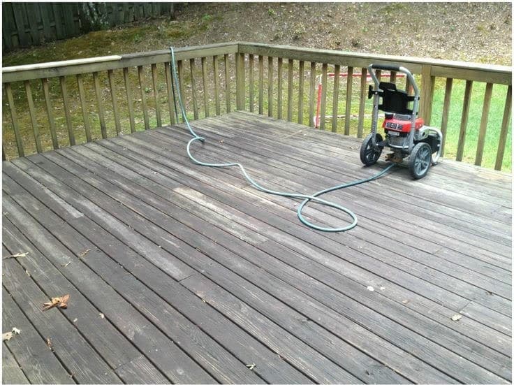 Deck boards and rails weathered flat gray before cleaning
